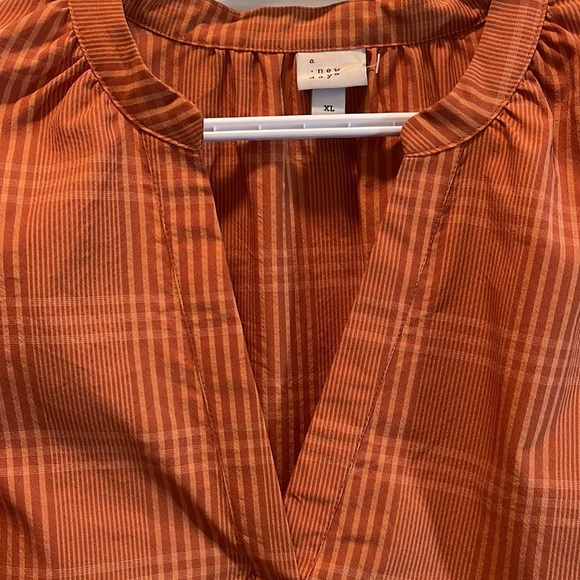 Burnt orange plaid v-neck top with sleeves. Beautiful top for fall 🍁 - Picture 3 of 6